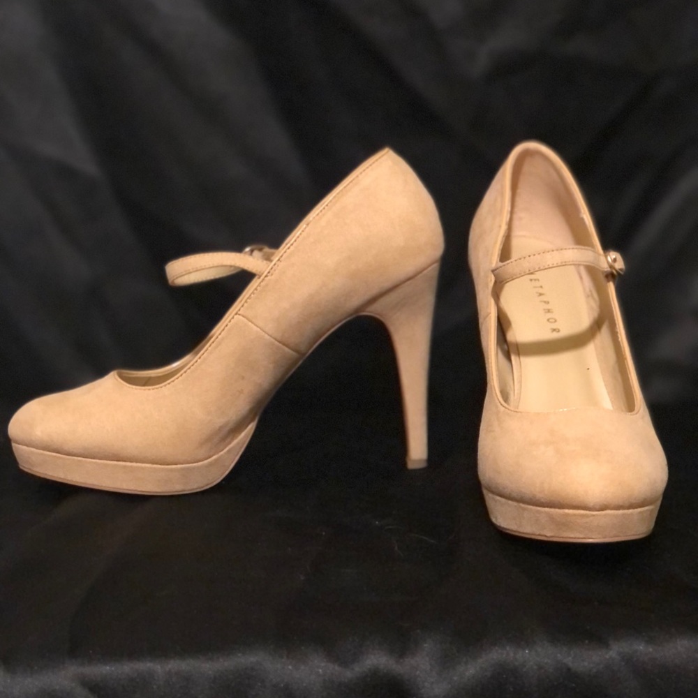 Metaphor round toe platform pump with strap